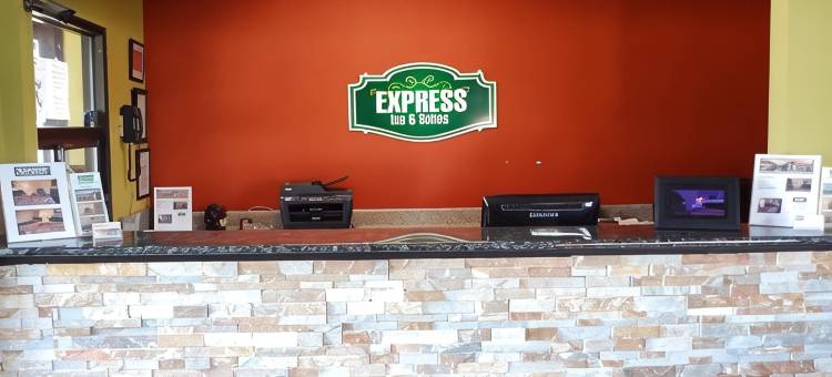 快捷酒店及套房(Express Inn & Suites)图片