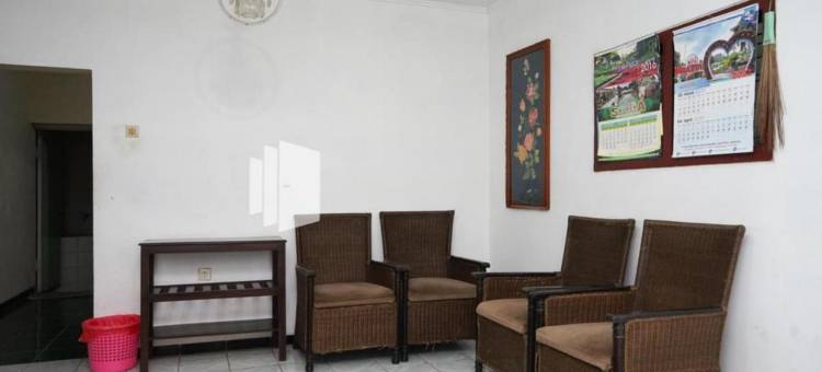 红色伙伴汉达亚尼松格里提别墅(Villa Handayani Songgoriti RedPartner)图片