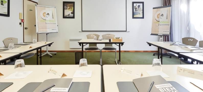 康铂自然 - 普罗旺斯地区艾克斯梅鲁伊(Campanile Nature - Aix En Provence Meyreuil)图片