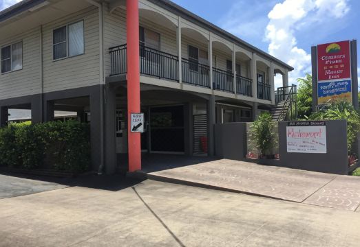 Country Plaza Motor InnHotel Overview