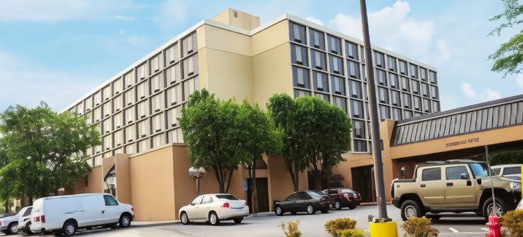 亚特兰大机场华美达广场酒店(Ramada Plaza by Wyndham Atlanta Airport)图片