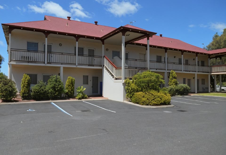 Esplanade Hotel Busselton Hotel Overview