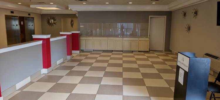 东奥兰治华美达酒店(Ramada by Wyndham East Orange)图片