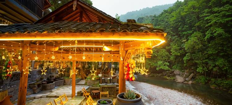 青城后山拾山里民宿(泰安古镇店)图片