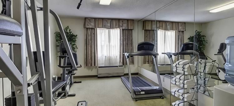 布卢明顿大学区凯艺套房酒店(Quality Inn & Suites Bloomington University Area)图片