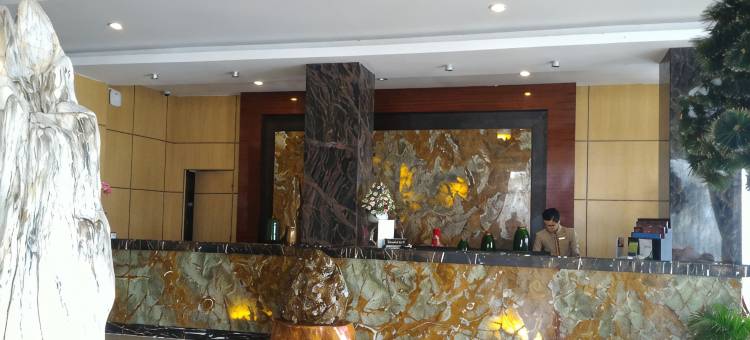 武吉丁宜洛奇大酒店(Grand Rocky Hotel Bukittinggi)图片