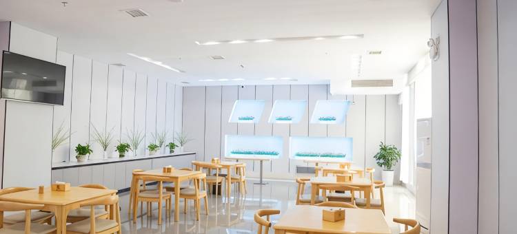 兴国中怡国际酒店(国兴汽车城店)图片