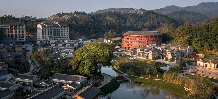 会昌和君小镇同学围屋酒店图片