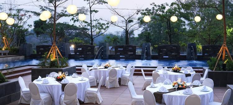 加拉璜凤凰木酒店(Delonix Hotel Karawang)图片