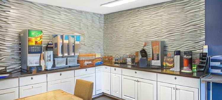 里士满山/萨凡纳地区Travelodge by Wyndham酒店(Travelodge by Wyndham Savannah Area/Richmond Hill)图片