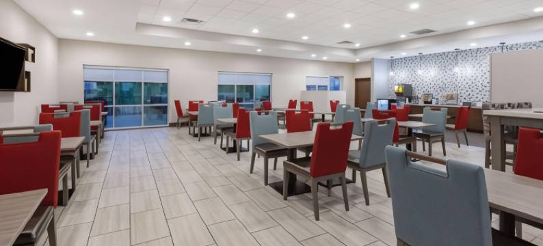 由温德姆提供的拉昆塔温德姆酒店套房杰克逊/开普吉拉多(La Quinta Inn & Suites by Wyndham Jackson/Cape Girardeau)图片