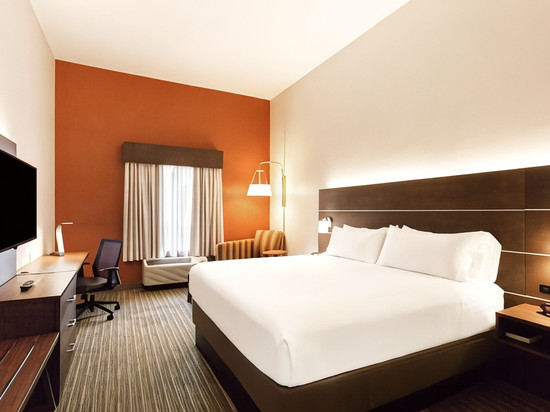 Holiday Inn Express 湖莱克威尔士的N -冬季避风港