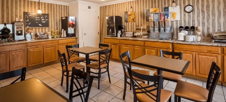 科洛尼尔贝斯特韦斯特酒店(Best Western Colonial Inn)图片