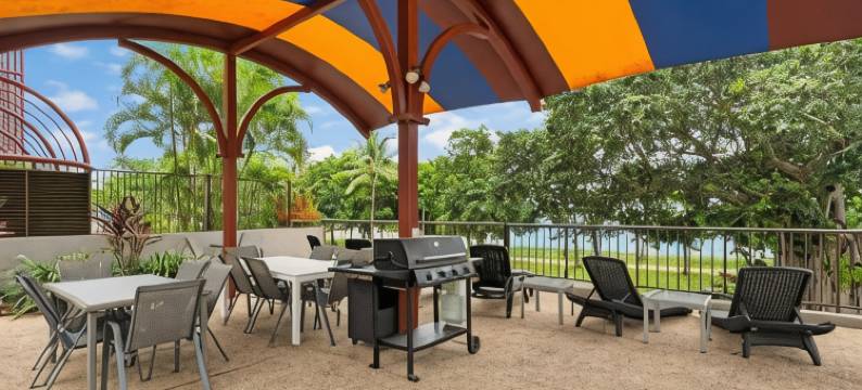 水域边缘的斯特兰德(Waters Edge the Strand)图片