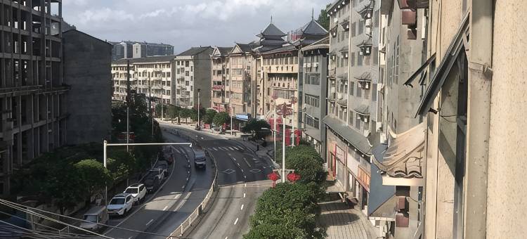 晨龙168酒店(通道萨岁广场店)图片