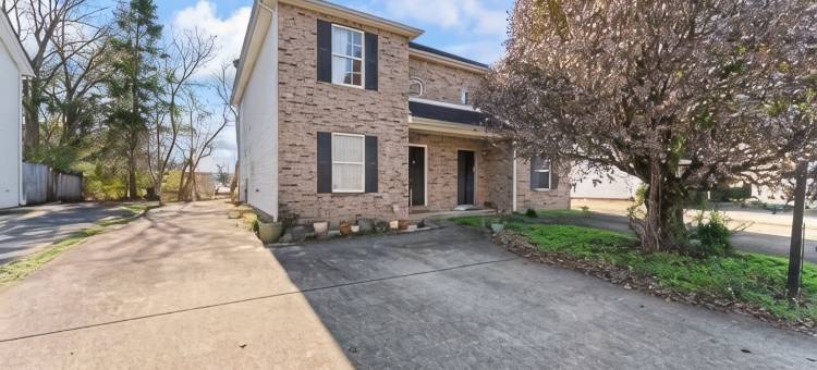 Renovated 3 bd 2.5 bath centrally located next to MTSU/Night life/Restaurants/DT图片