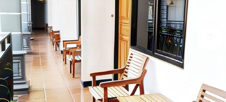Hotel Salma Syariah Mitra RedDoorz Near Terminal Baru Kediri图片
