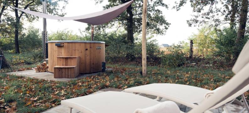 健康小屋 热水浴缸(Wellness Lodge Hottub)图片