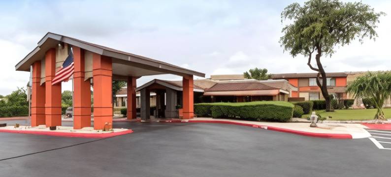 凯艺套房酒店-35号州际公路/近AT&T中心(Quality Inn & Suites I-35 Near Frost Bank Center)图片