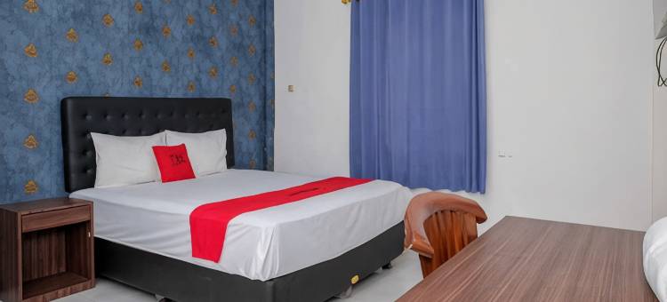 普禾加多红多兹家庭旅馆Rita超级购物中心3(RedDoorz near Rita Super Mall Purwokerto 3)图片