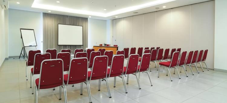 梭罗斯里维达利阿马里斯酒店(Amaris Hotel Sriwedari Solo)图片