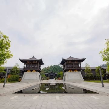 新兴2日1晚跟团游