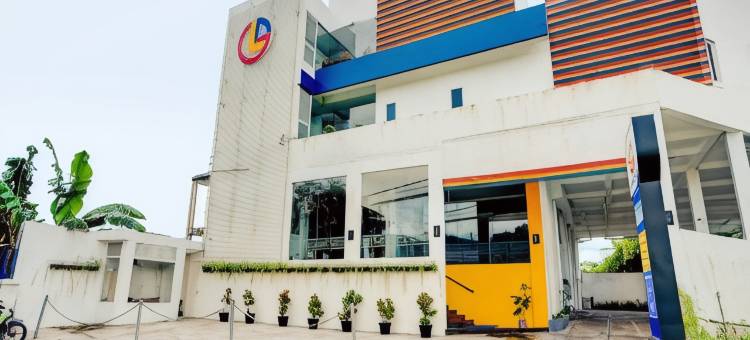LG Hotel Jember by Callirooms图片