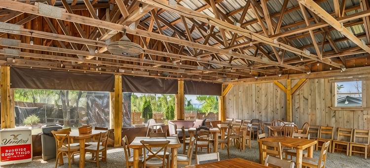 埃尔克山。国王幽静浪漫空间木屋，热水浴池、户外火炉 & 景观(King Cabin Secluded Romantic Space Near Elk Mountain. Hot Tub, Firepit & Views!)图片