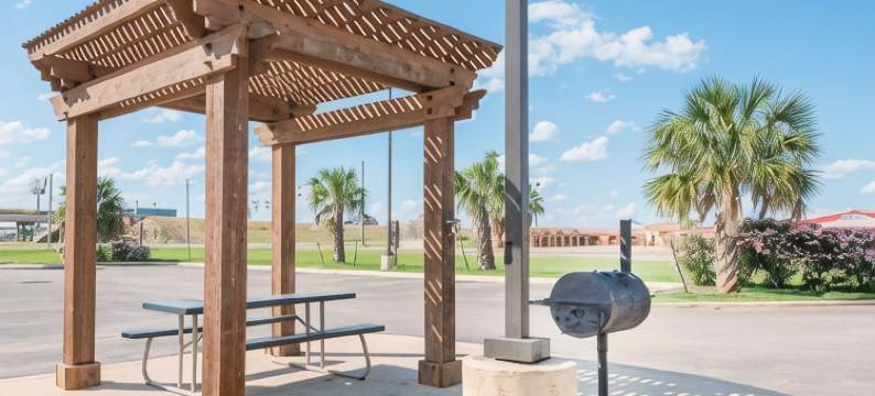 迪尔雷速8酒店(Super 8 by Wyndham Dilley TX)图片