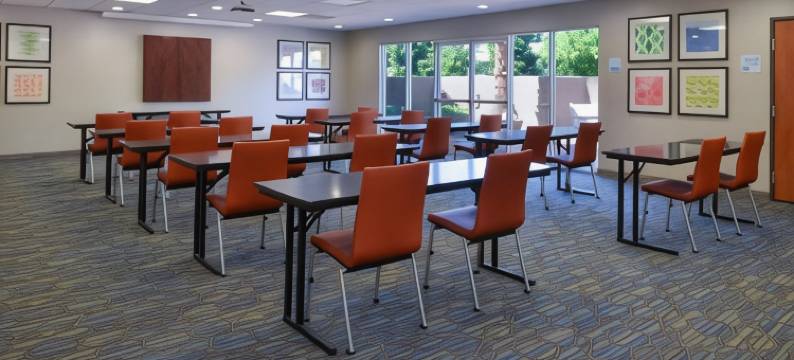 Holiday Inn Express 马德拉(Holiday Inn Express MADERA-YOSEMITE PK AREA by IHG)图片