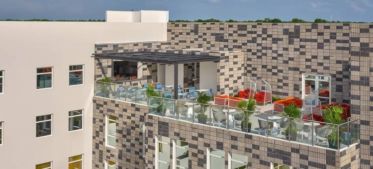 坎昆机场里维埃万豪城市快捷普拉斯酒店(City Express Plus by Marriott Cancún Aeropuerto Riviera)图片