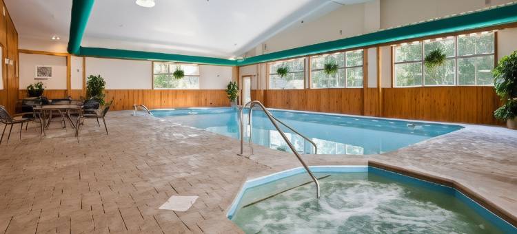 十字路贝斯特韦斯特优质套房酒店(Best Western Plus Crossroads Inn  Suites)图片