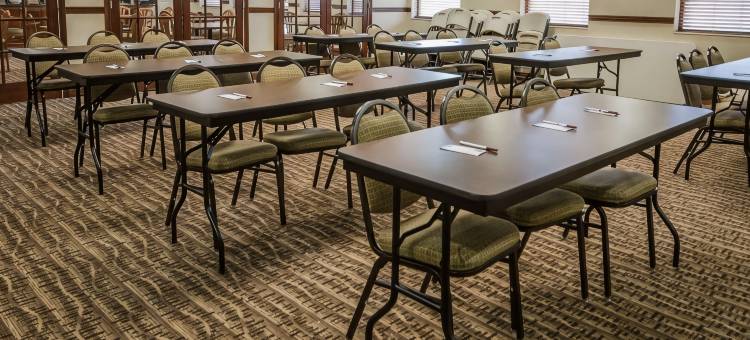 品质酒店套房杰弗逊维尔- 路易斯维尔北(Quality Suites Jeffersonville - Louisville North)图片