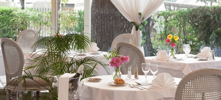 皇家圣玛特罗吉斯之家酒店(Logis Hotel Royal Saint-Mart)图片