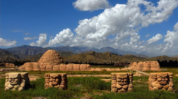 5D4N · Group Tours · Enjoy a wonderful tour of Shapotou in Yinchuan and Zhongwei, Ningxia.