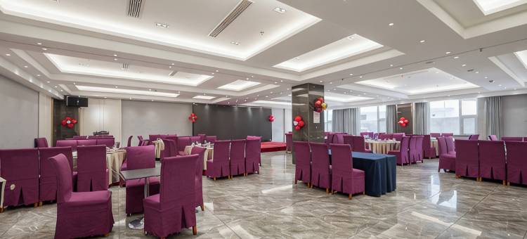 悦客假日酒店(南京城北万象汇万寿地铁站店)图片