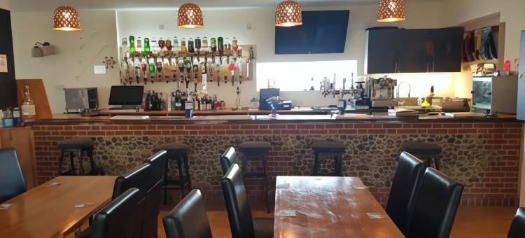 悬崖顶端旅馆酒店(The Cliff Top Inn)图片