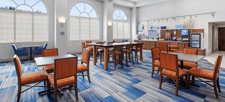 智选假日套房酒店沃伦顿 by IHG(Holiday Inn Express & Suites Warrenton)图片