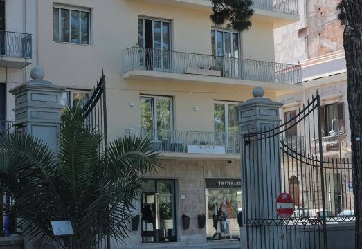 Sunset Guesthouse Hotel Overview