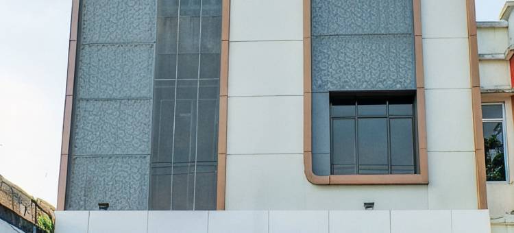 Front One Budget Hotel Tirtonadi Solo图片