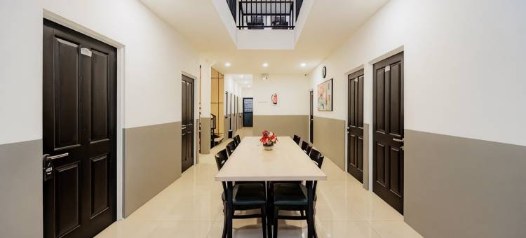 RedDoorz near Exit Toll PIK 2图片