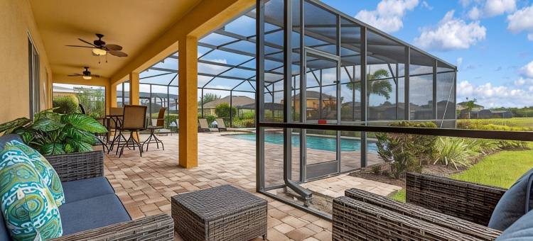 535 -Stunning 4 Bed, Lake View Home, South Facing Pool & Spa图片