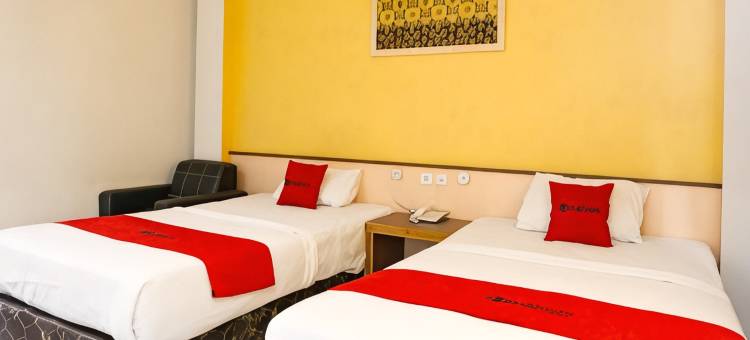 红多兹酒店-近查亚普拉港(RedDoorz Near Pelabuhan Jayapura)图片