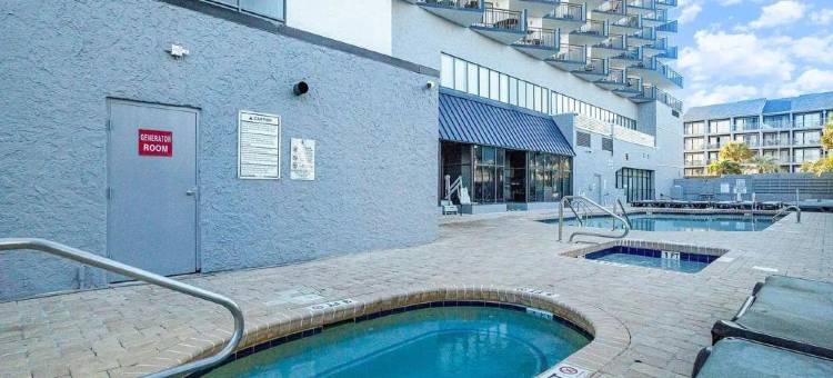 Indoor and Outdoor Pools with Spa Access - Charming Coastal Retreat图片