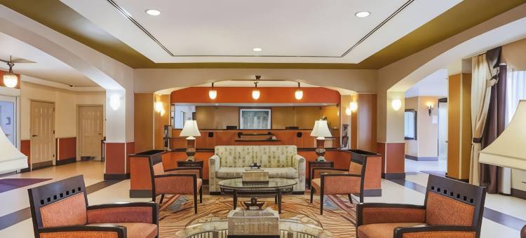 艾斯利普麦克阿瑟机场拉昆塔温德姆套房酒店(La Quinta Inn & Suites by Wyndham Islip - MacArthur Airport)图片