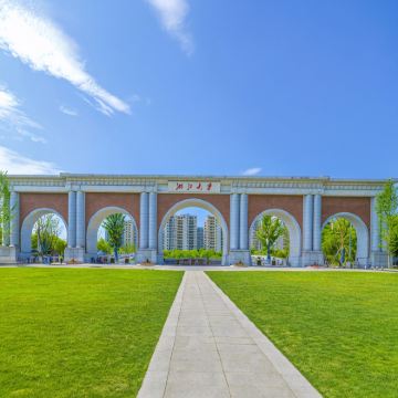 名校参访·杭州1日亲子营【浙江大学深度研学】浙大校史馆，南华园，启真湖，浙大南大门等+优秀浙大学生分享+机器人知识科普，机器人模型DIY+浙大用餐
