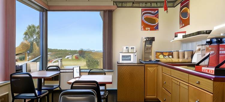 里奇韦马丁斯维尔地区Travelodge by Wyndham酒店(Travelodge by Wyndham Ridgeway Martinsville Area)图片