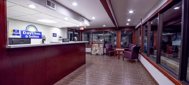 威斯康星戴尔斯温德姆戴斯套房酒店(Days Inn & Suites by Wyndham Wisconsin Dells)图片