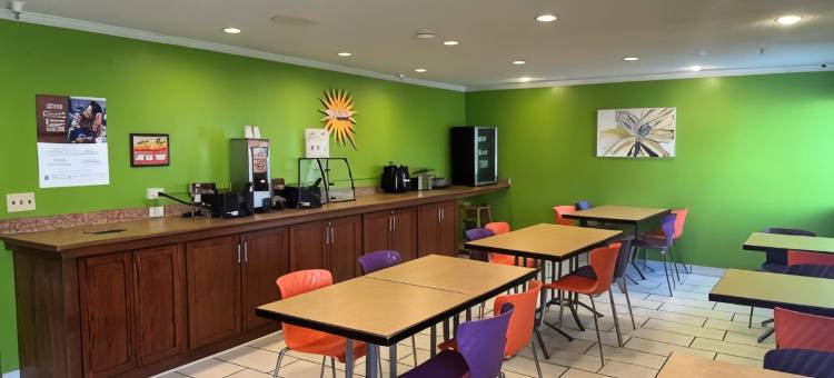 奥马哈西南拉昆塔温德姆酒店(La Quinta Inn by Wyndham Omaha Southwest)图片