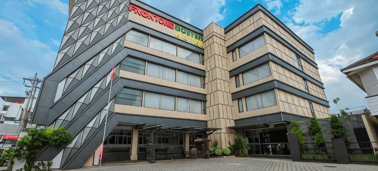 前一哥舍恩酒店沙拉蒂加(Front One Gosyen Hotel Salatiga)图片